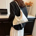 thumbnail image 4 of Bolsos de hombro de PU con lazo de gran capacidad, sólidos, 2024, ligeros, de lujo, con cadenas, informales, para mujer, a la moda, con cremallera, bolsos de mano, bolsas de Ombro, 4 of 5