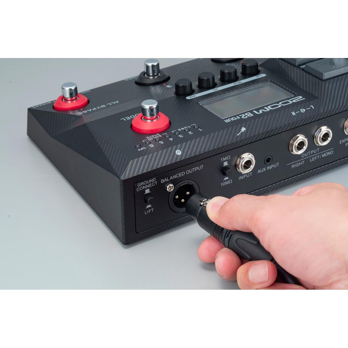 Zoom B2 FOUR Amp and Effects Emulator