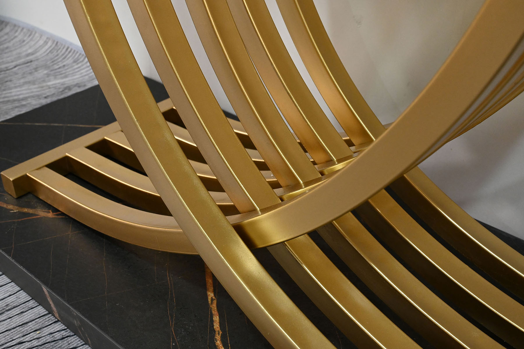 S-HOME Gold Intertwined Metal Legs Accent Table Stylish Console Table For Luxury Entryway Decor