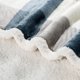 thumbnail image 3 of Manta polar PU MEI Sherpa reversible de 150 x 200 cm, gris y azul suave, 3 of 8