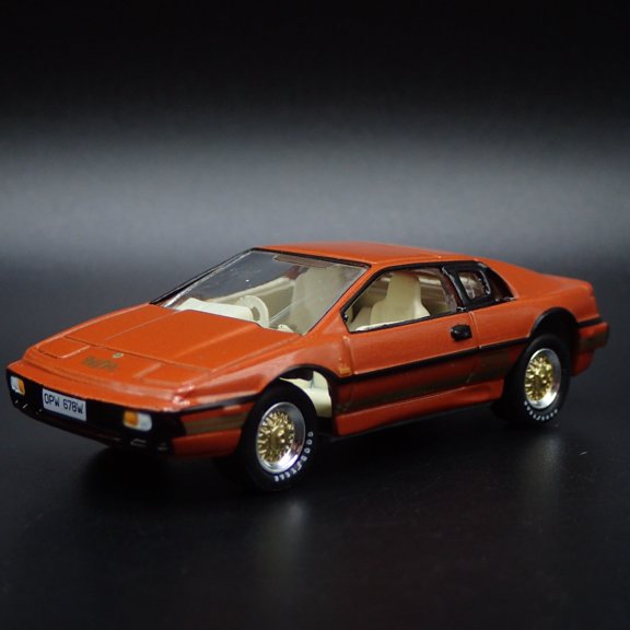 Open Box 1988-1994 LOTUS ESPRIT S3 JAMES BOND 007 1:64 SCALE DIORAMA DIECAST MODEL CAR