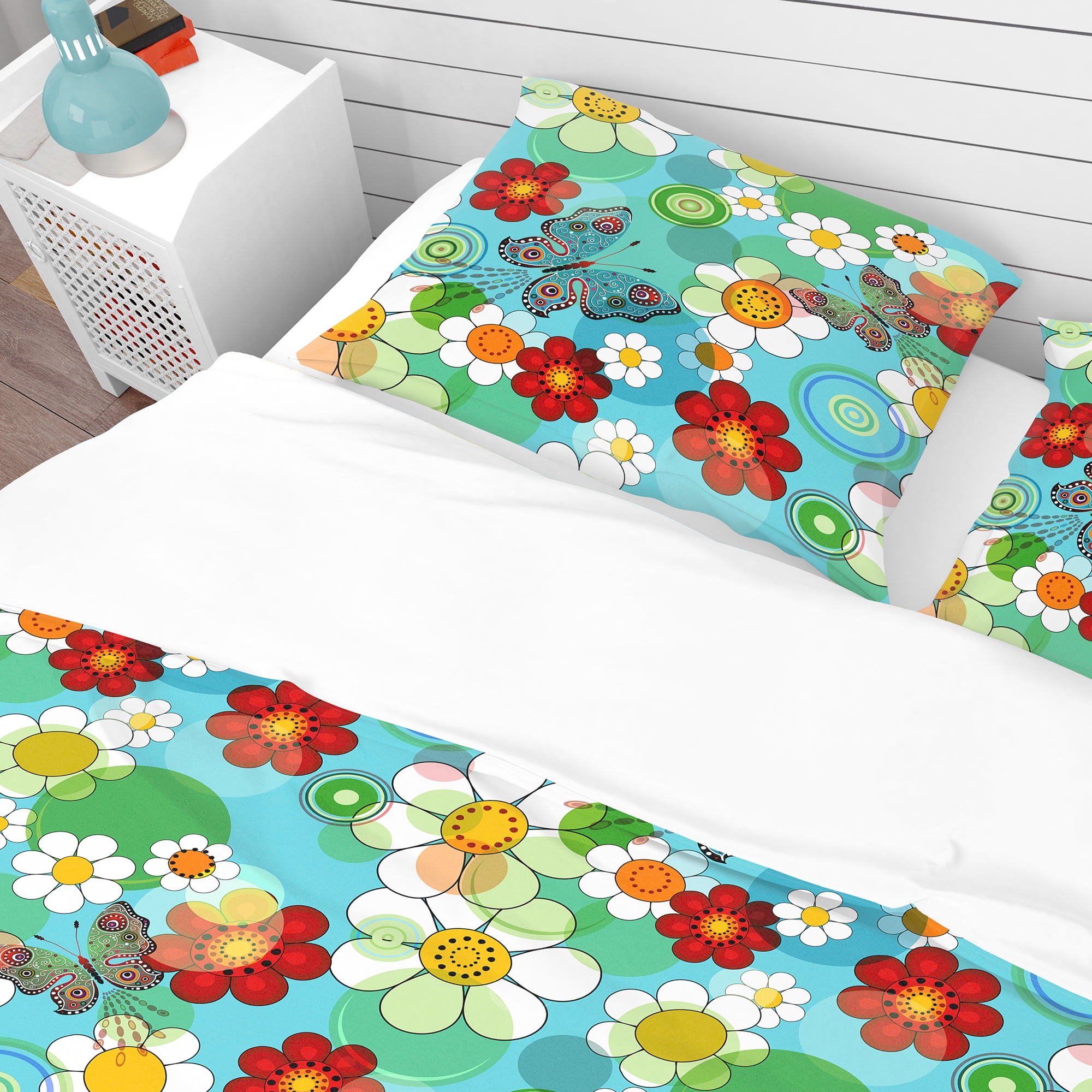 Designart 'Vivid Blue Floral Pattern' Bohemian & Eclectic Duvet Cover Set