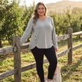 thumbnail image 2 of Blusas de mujer de tallas grandes Agnes Orinda, con mangas largas, escote en V, sueltas y decoradas con botones, 3X, gris, 2 of 8