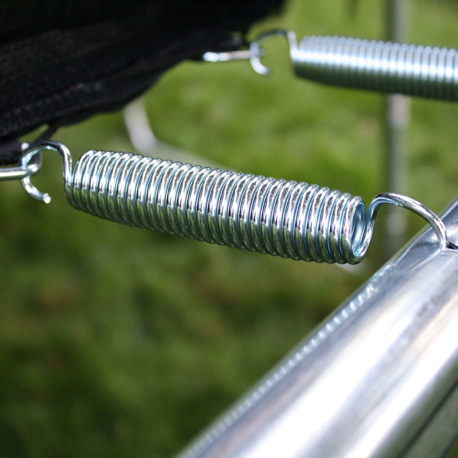 TRAINOR SPORTS 17 FT Oval Trampoline And Enclosure Combo with Shooter Game 18201520170