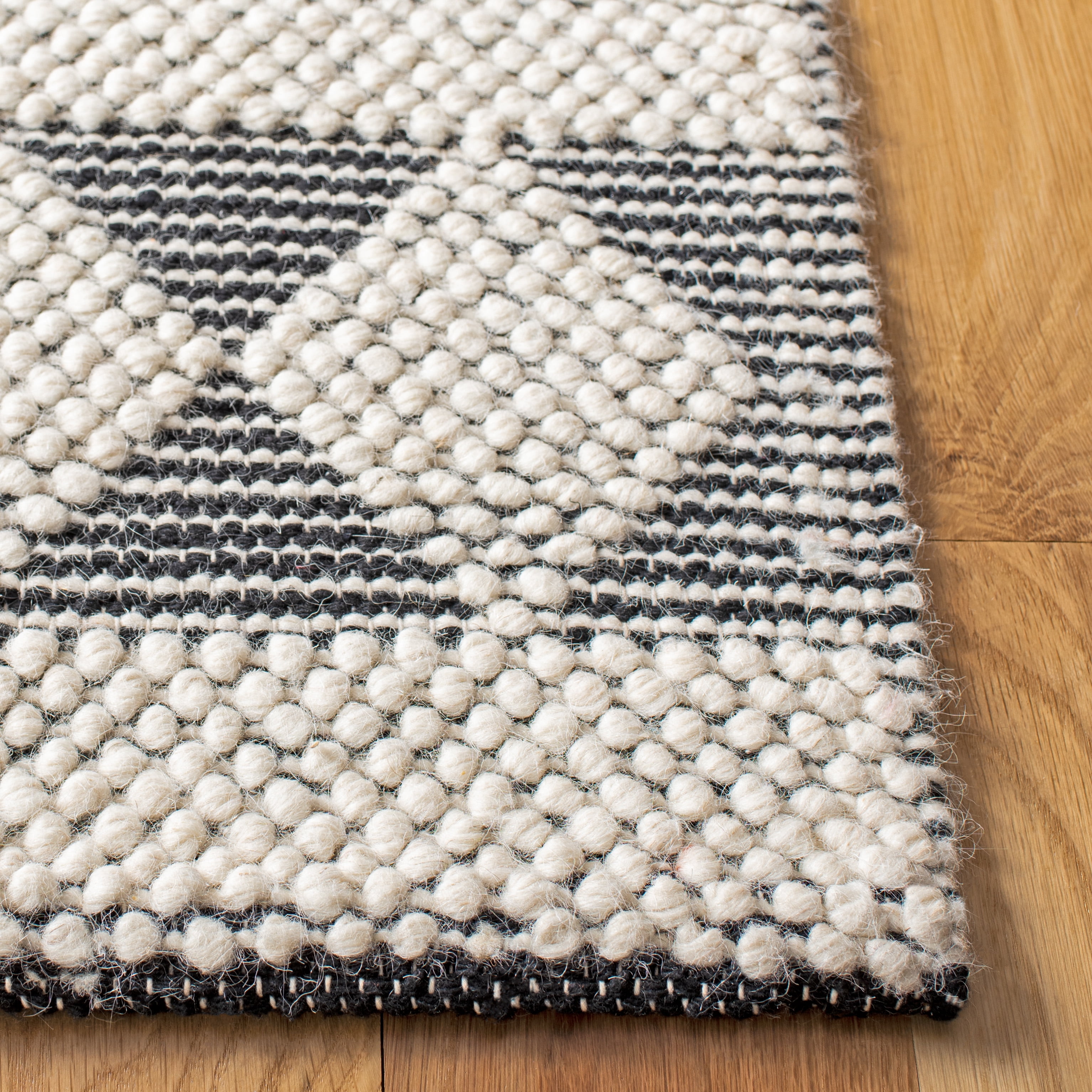 SAFAVIEH Natura Catherin Geometric Area Rug, Ivory/Black, 4' x 6'