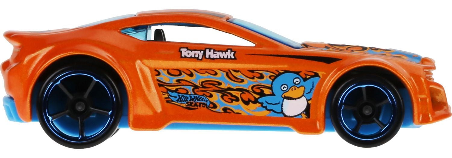 Hot Wheels Skate Tony Hawk Collector Set, Fingerboard, Pair of Skate Shoes & Car (Styles May Vary)