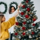 thumbnail image 4 of Fiudx Bolas Navideñas de Terciopelo, Adornos Flocados para Árbol, Adornos Colgantes, Elegante Toque Invernal, Decoración Navideña para El Hogar, Versátiles para Árboles y Más, Juego de 12 Piezas, Tam, 4 of 7