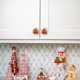 thumbnail image 2 of Fundas decorativas para pomos Knobēz Gingerbread House, paquete de 12, 2 of 9