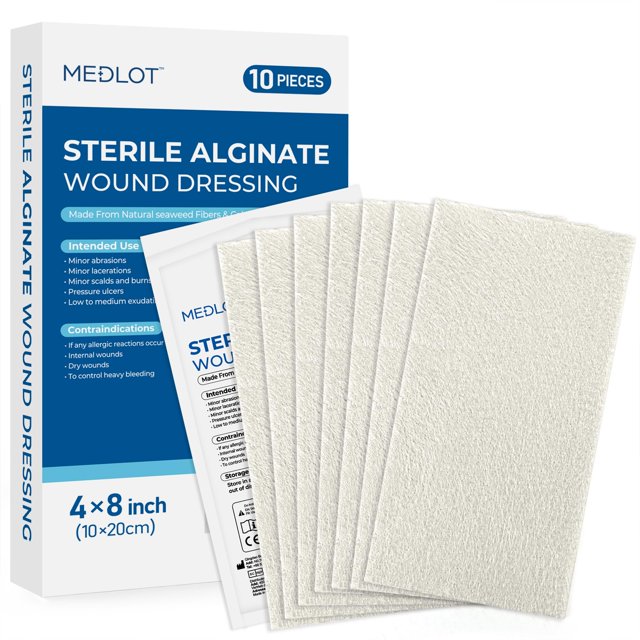 apósito para heridas lot fancy de alginato de calcio, 10 parches de 4 x 8 pulgadas. Vista 3/4 frontal con caja blanca y azul marcada "Sterile Alginate Wound Dressing" y sello "10 pieces"; seis apósitos rectangulares texturizados color crema apilados en abanico mostrando superficie no adherente y un sobre estéril parcialmente visible; se pueden cortar para ajustarse a contornos del cuerpo y a menudo se usan como gasas y vendas para manejo de heridas.