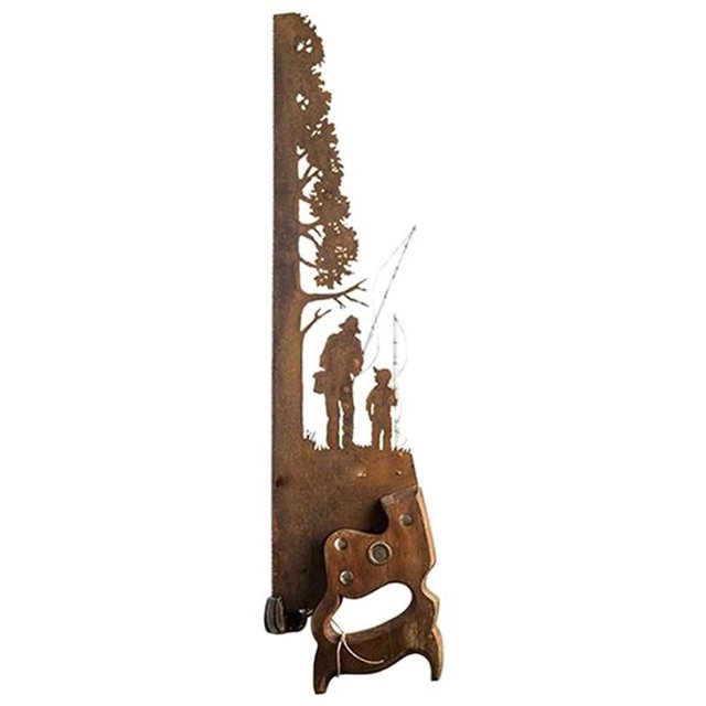 Adorno colgante rústico de metal Sierra colgante para decoración de pared Sierra de mano vintage Padre e hijo pescando en el bosque Decoración