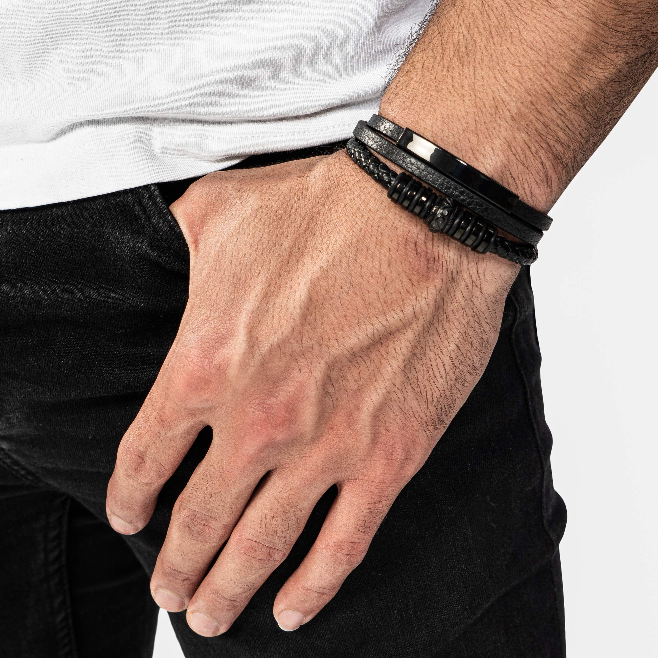 SERASAR Leather Bracelet for Men "Shine" with stainless steel magnetic closure, Black 23cm, including gift box