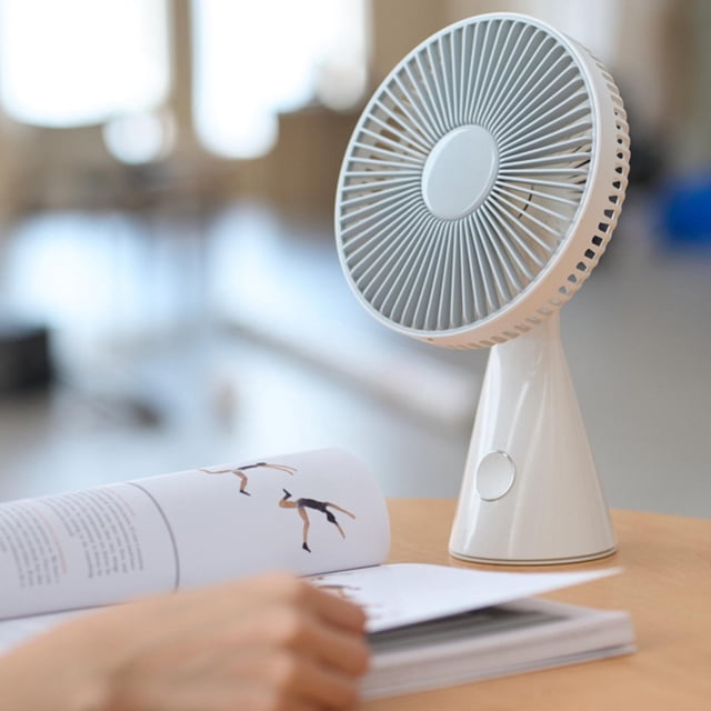 Ventilador de escritorio USB Recargable Inclinación hacia arriba Batería de 3000 3 velocidades Flujo de aire fuerte Operación silenciosa Rotación