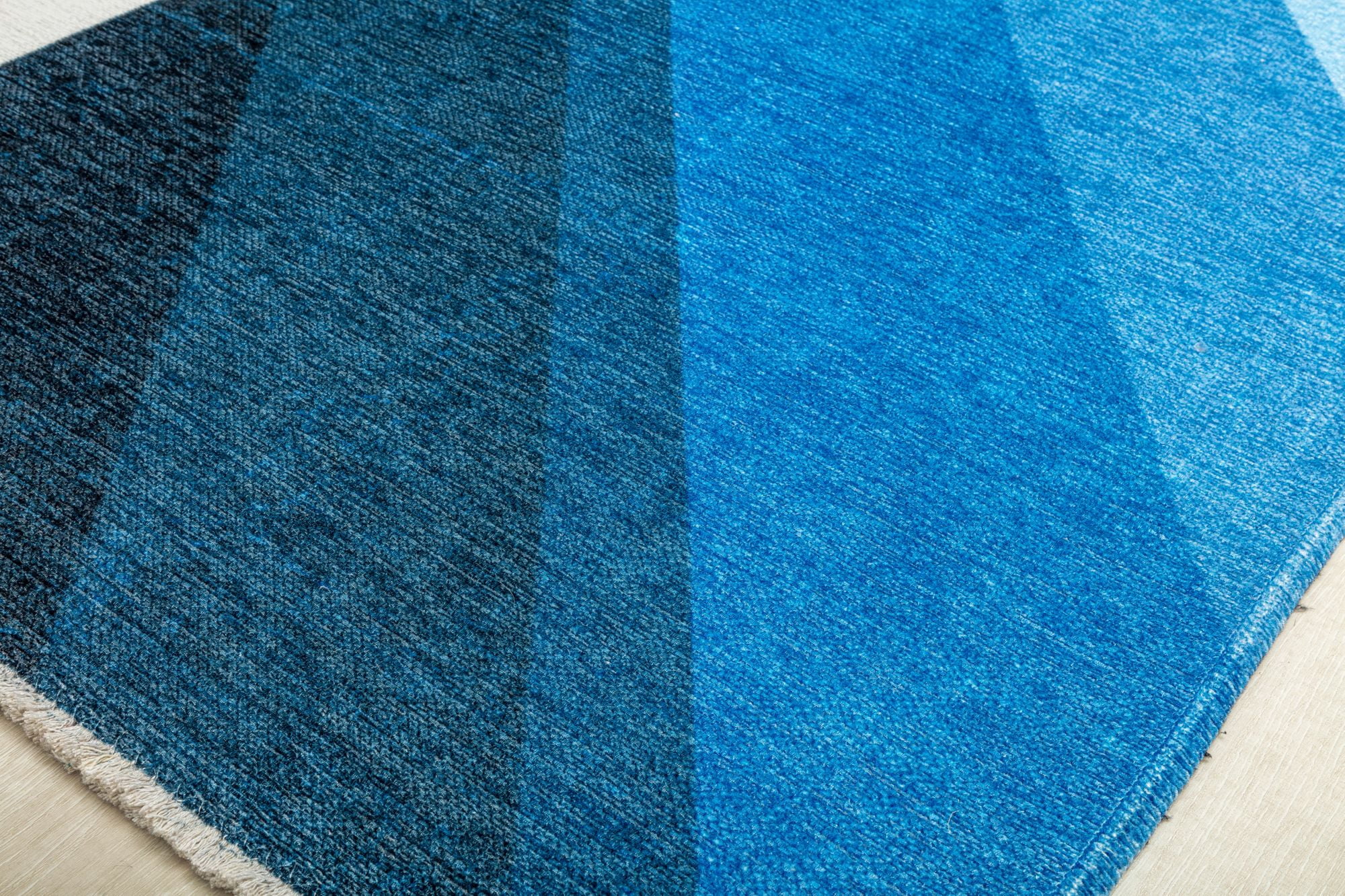 Elizabeth Sutton MI40A True Blue Stripe Modern Blue Area Rug, 2'7" x 8'