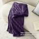 thumbnail image 5 of Manta de cama, color morado, suave y acogedora, 130 x 180 cm, 5 of 7