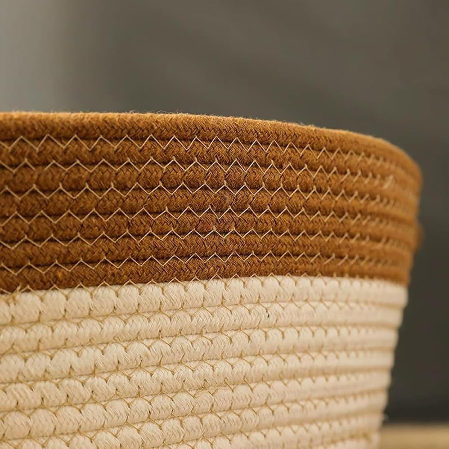 Basket for Cats with Durable Cotton Rope Weave, Handwoven Cat Bed with Built-in Washable Scratching Pad, Toy Tail for All-Season Indoor Comfort of Small Large Cats & Dogs.