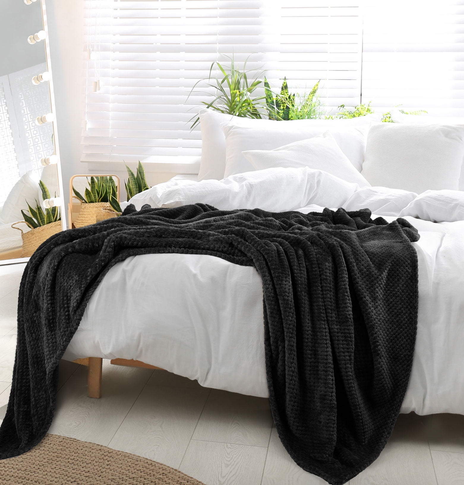 PiccoCasa Luxury Fleece Bed Blanket Woven Mesh Black 66"x90"