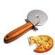thumbnail image 5 of Cortador de pizza de acero inoxidable con rueda y mango de madera antideslizante., 5 of 8