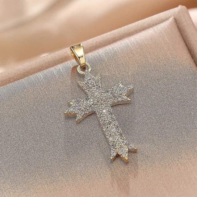 Collar de la Virgen María de lujo Yashi ligero y moderno diseño personalizado microincrustaciones de circonitas color verde dorado