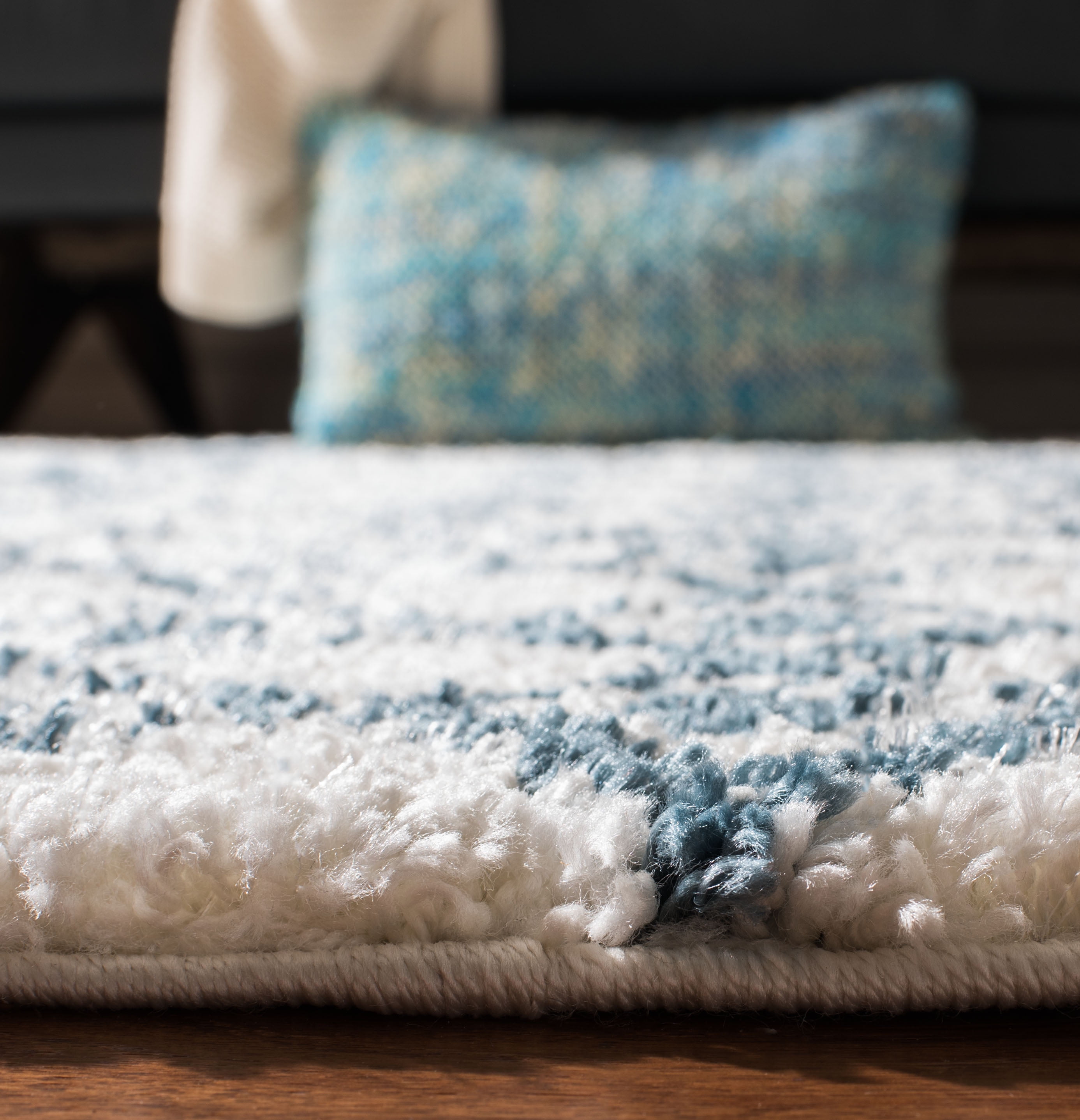 SAFAVIEH Berber Fringe Nathan Aztec Shag Area Rug, Cream/Blue, 6'7" x 9'