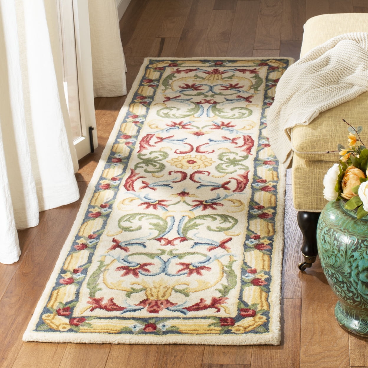 SAFAVIEH Blossom Lakisha Floral Bordered Wool Area Rug, Ivory/Green, 6' x 6' Round