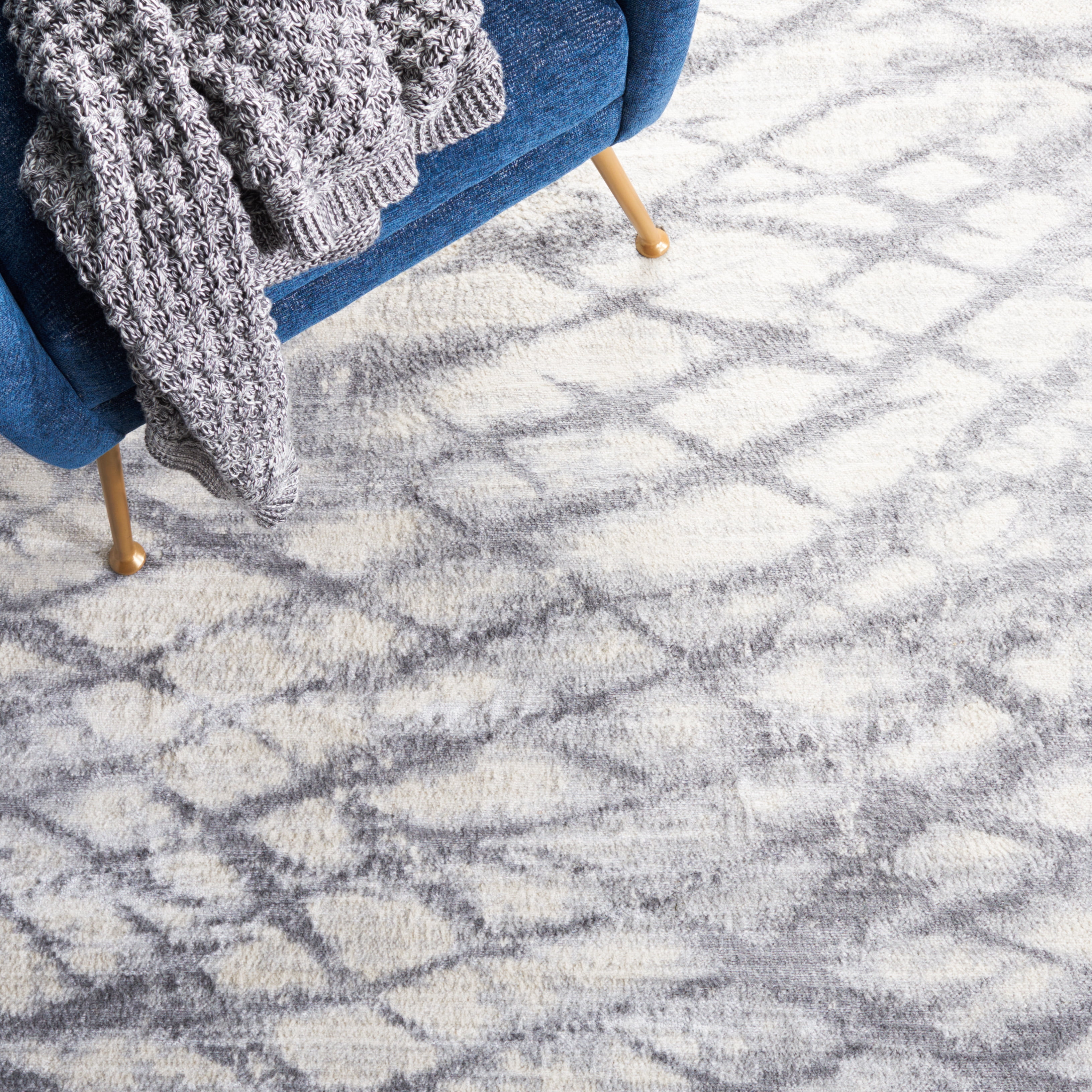 Safavieh Jasper Ida Abstract Area Rug, Gray/Ivory, 4' x 6'