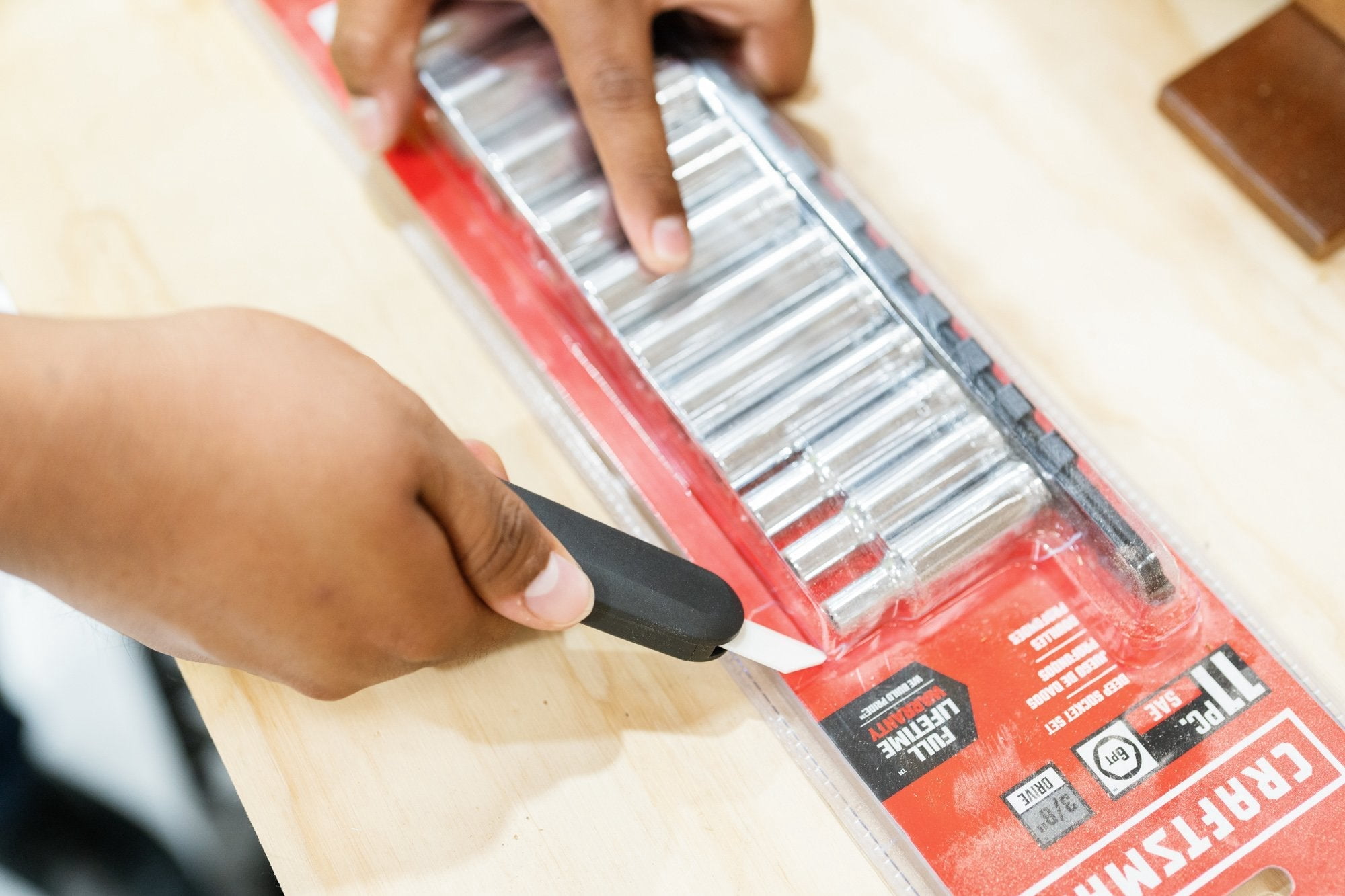 Slice Auto-Retractable Utility Knife