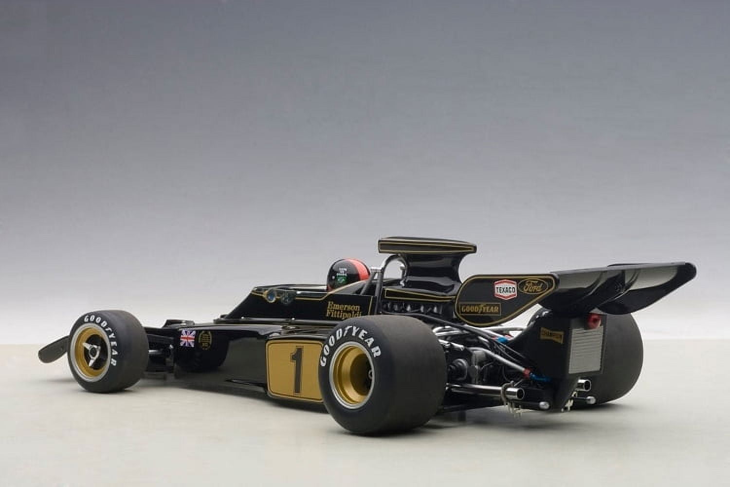 ミニカー AUTOart TEAM LOTUS TYPE 72E 1973 Lotus 72E 1973 Emerson Fittipaldi #1 with Driver Figure in