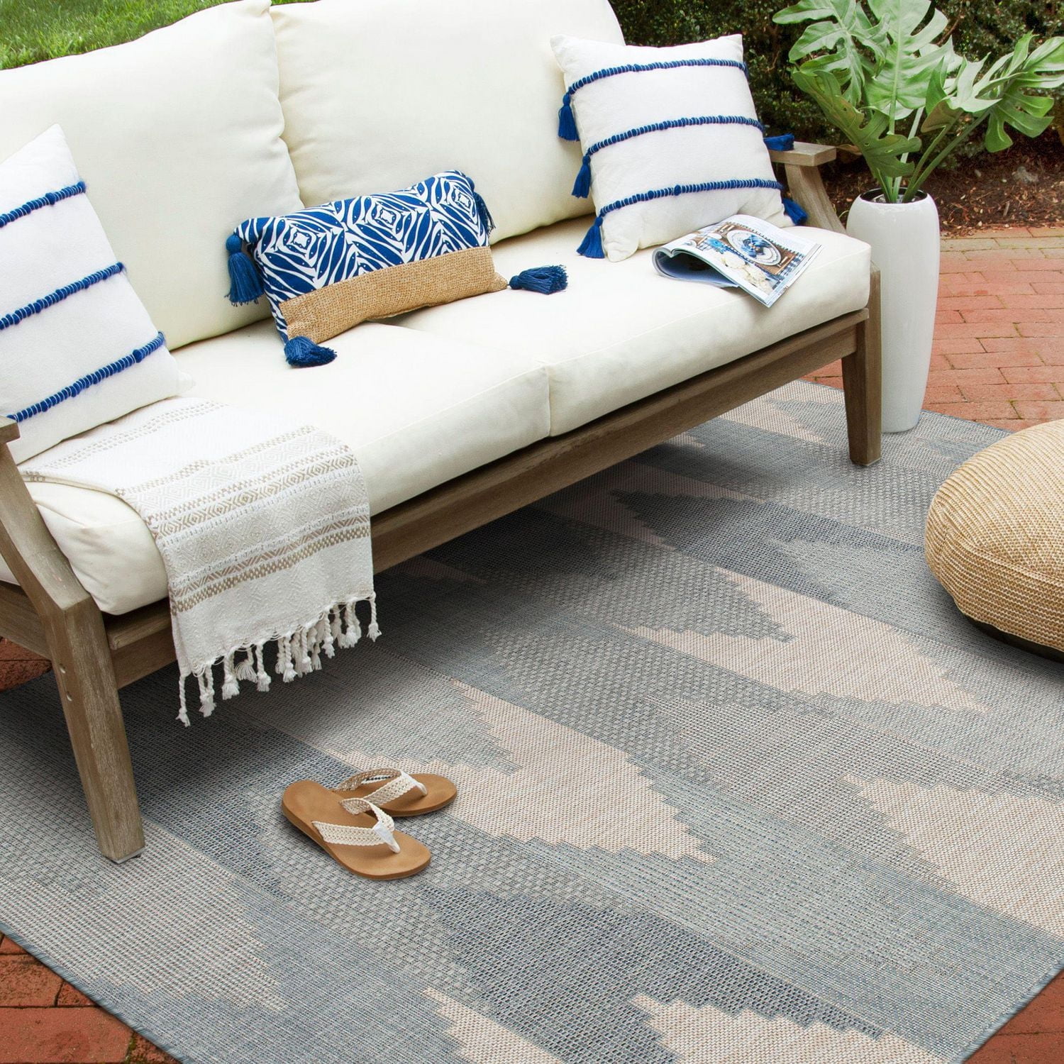 Hayweld Grey and Blue Indoor/Outdoor 8' x 10' Area Rug