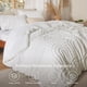 thumbnail image 2 of Juego de edredón Bedsure Boho Tufted Queen White, 3 piezas, 2 of 5