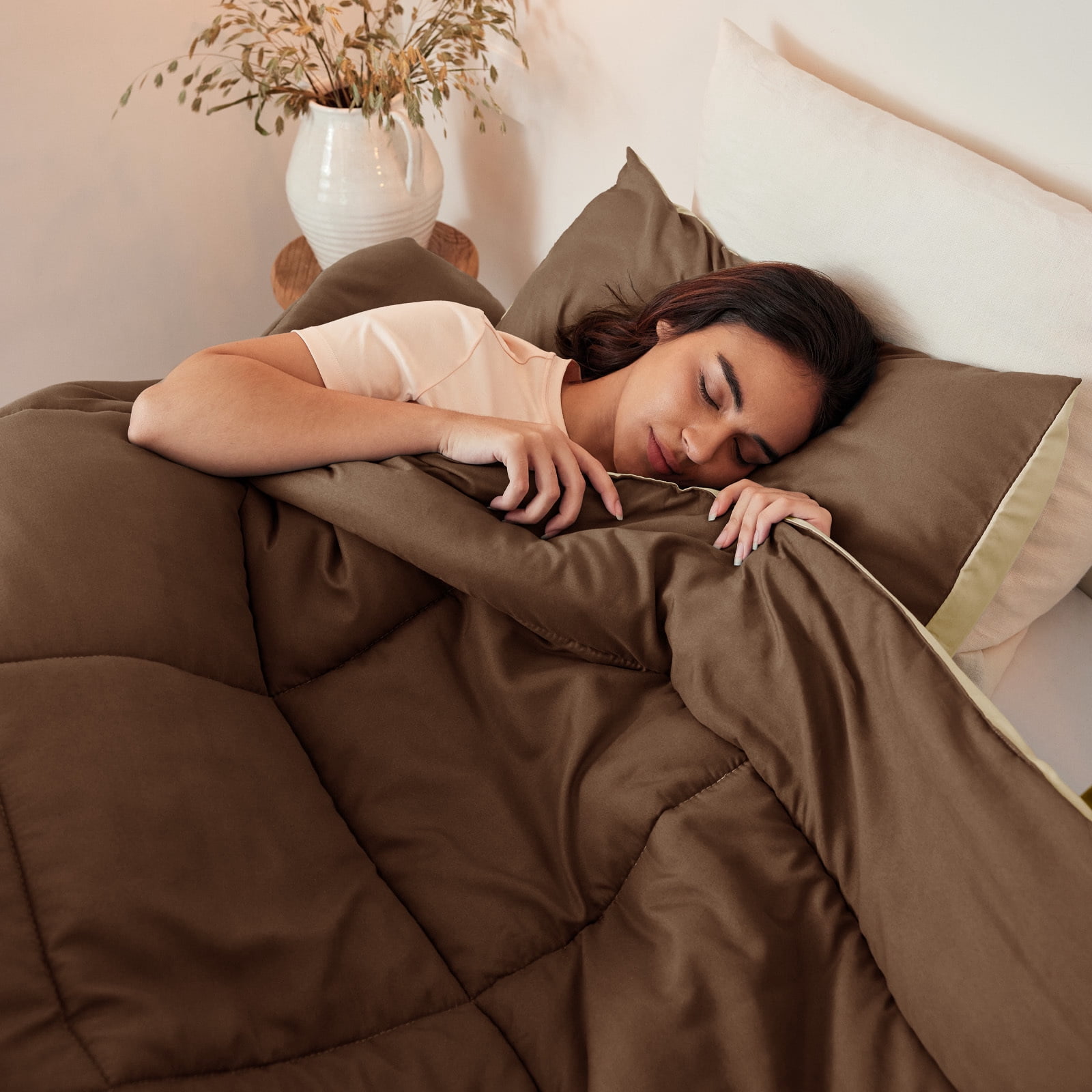 Exclusivo Mezcla Lightweight Reversible 3-Piece Comforter Set All Seasons, Down Alternative Comforter with 2 Pillow Shams, King Size, Brown/ Khaki