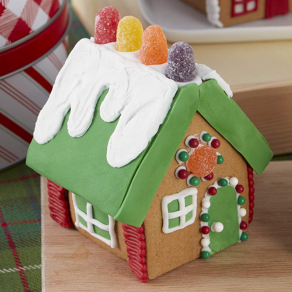 Wilton Build It Yourself Holiday Fun Gingerbread Mini Village