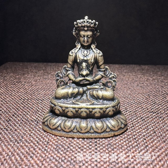 Antique bronze miniature Buddha statue, pocket-sized Buddha, Medicine Buddha statue, miniature Shakyamuni Buddha.