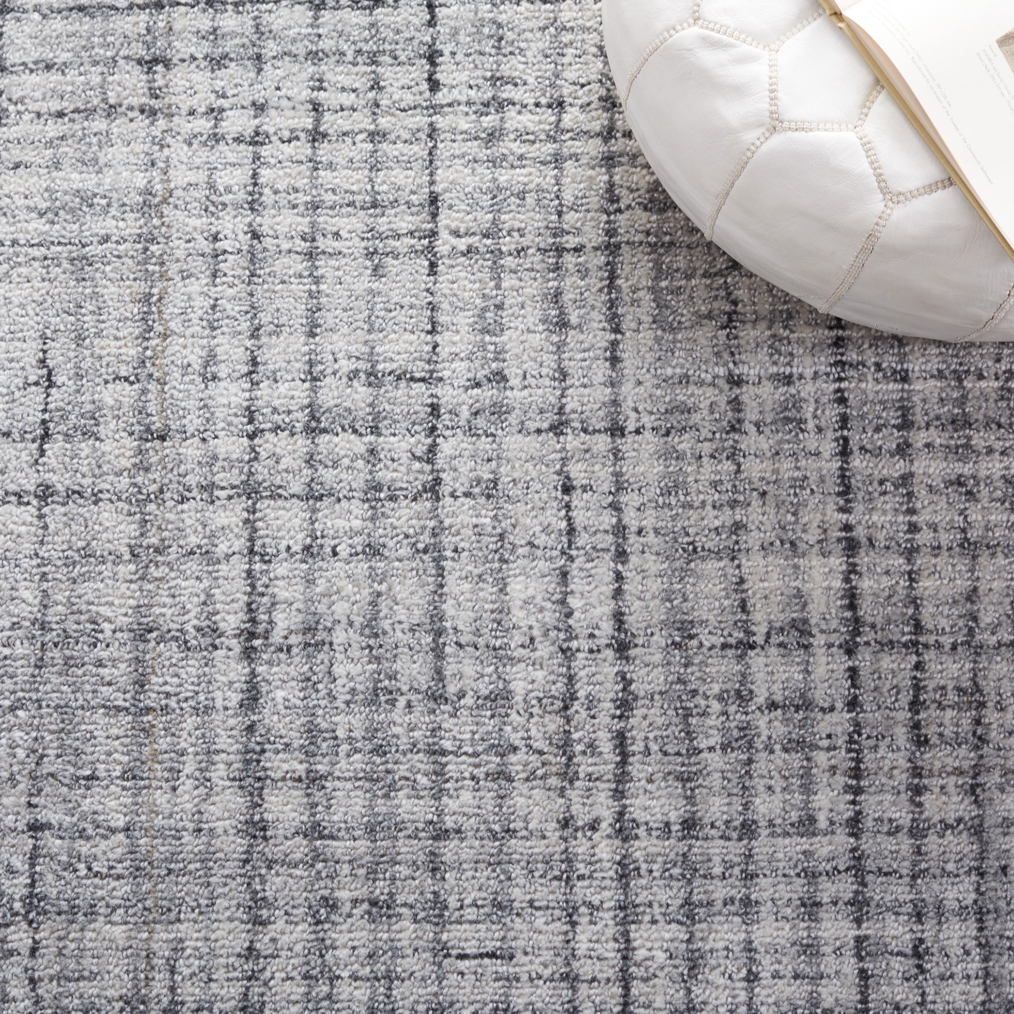SAFAVIEH Abstract Charlie Striped Polyester Area Rug, Grey/Ivory, 6' x 6' Round