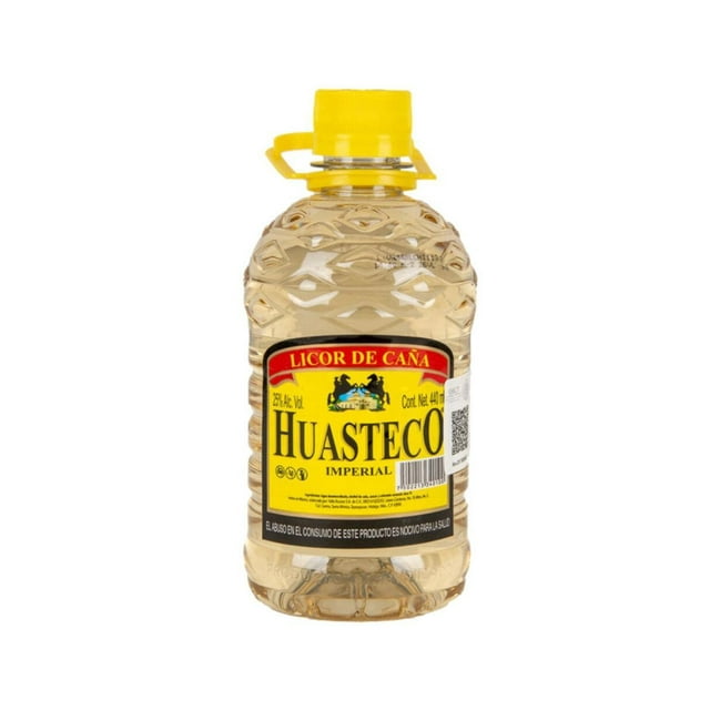 paquete de 3 licor de caña huasteco imperial 440ml pack con botella transparente de 440 ml visible, etiqueta amarilla y roja con texto 'Huasteco Imperial', líquido dorado claro y tapa con asa amarilla; frontal muestra marca y advertencia; venta exclusiva a mayores de edad; a menudo usado en reuniones sociales.