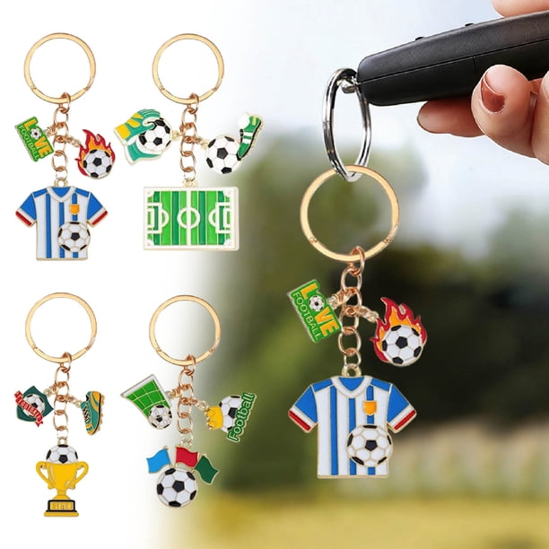 Llavero de campo de fútbol - colgante de mini pista de fútbol, esmalte verde de metal pulido, llave de amuleto para bolso de moda, recuerdo de regalo 1pc