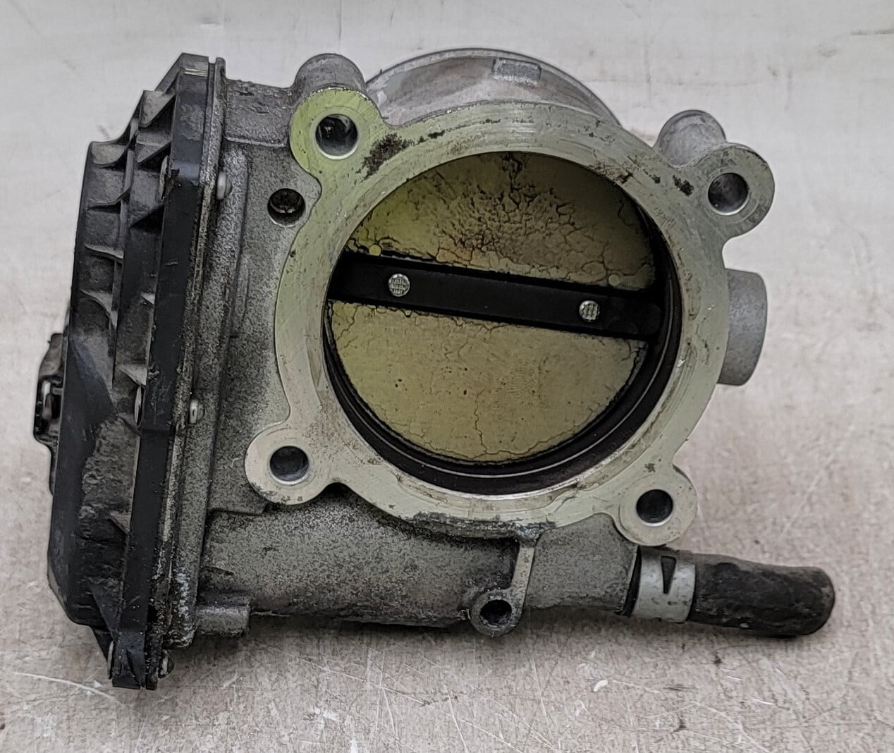 Pre-Owned 2017 Toyota Tacoma Throttle Body For 3.5L Engine OEM - Verify Specific Vehicle Fitment In Description - (Good)