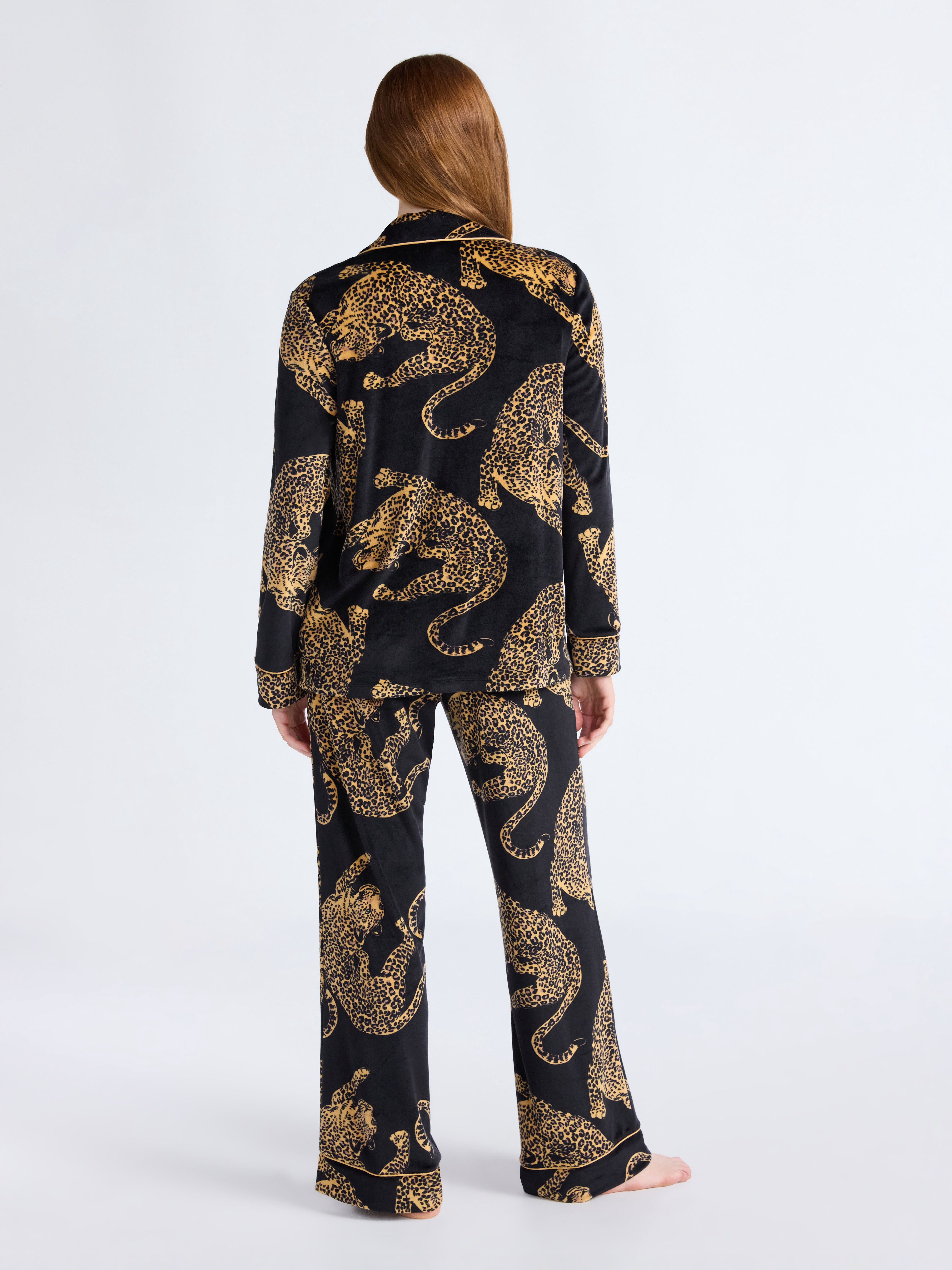 Joyspun Women’s Stretch Velour Notch Collar Long Sleeve Pajama Set, Sizes XS to 4X