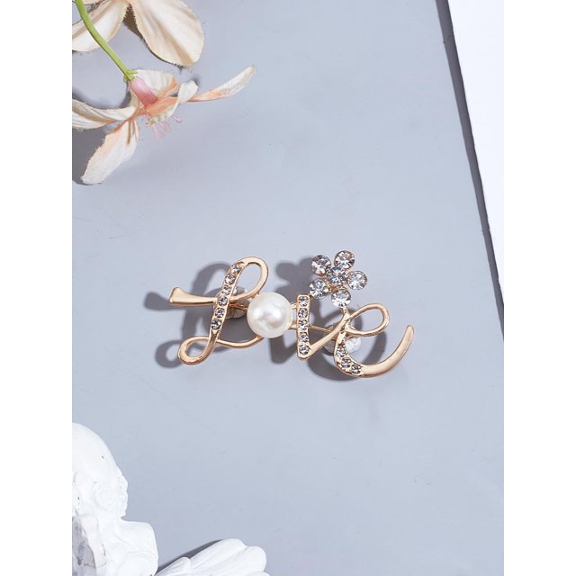 1 broche de aleación de zinc con forma de corazón y diamantes de imitación, con perlas de resina decorativas.