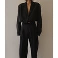 thumbnail image 3 of Conjunto de dos piezas de traje corto de mujer, traje de calle con cintura corta expuesta y pantalón de traje drapeado de cintura alta, 3 of 6