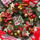 thumbnail image 5 of Hojas verdes artificiales de bayas de acebo, bayas rojas doradas de Navidad, tallos de bayas de acebo, adorno de corona de árbol de Navidad, decoraciones para fiestas de Año Nuevo, 5 of 5