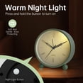 thumbnail image 4 of Reloj despertador analógico, reloj pequeño súper silencioso de 4 pulgadas con luz nocturna, funciona con pilas, diseño simple, estilo antiguo, decoración ideal, para dormitorio, mesita de noche, escri, 4 of 5