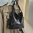 thumbnail image 2 of Bolso de hombro femenino de versión coreana de gran capacidad con textura de viaje retro, bolso de mano femenino versátil de principios de primavera 2025., 2 of 5
