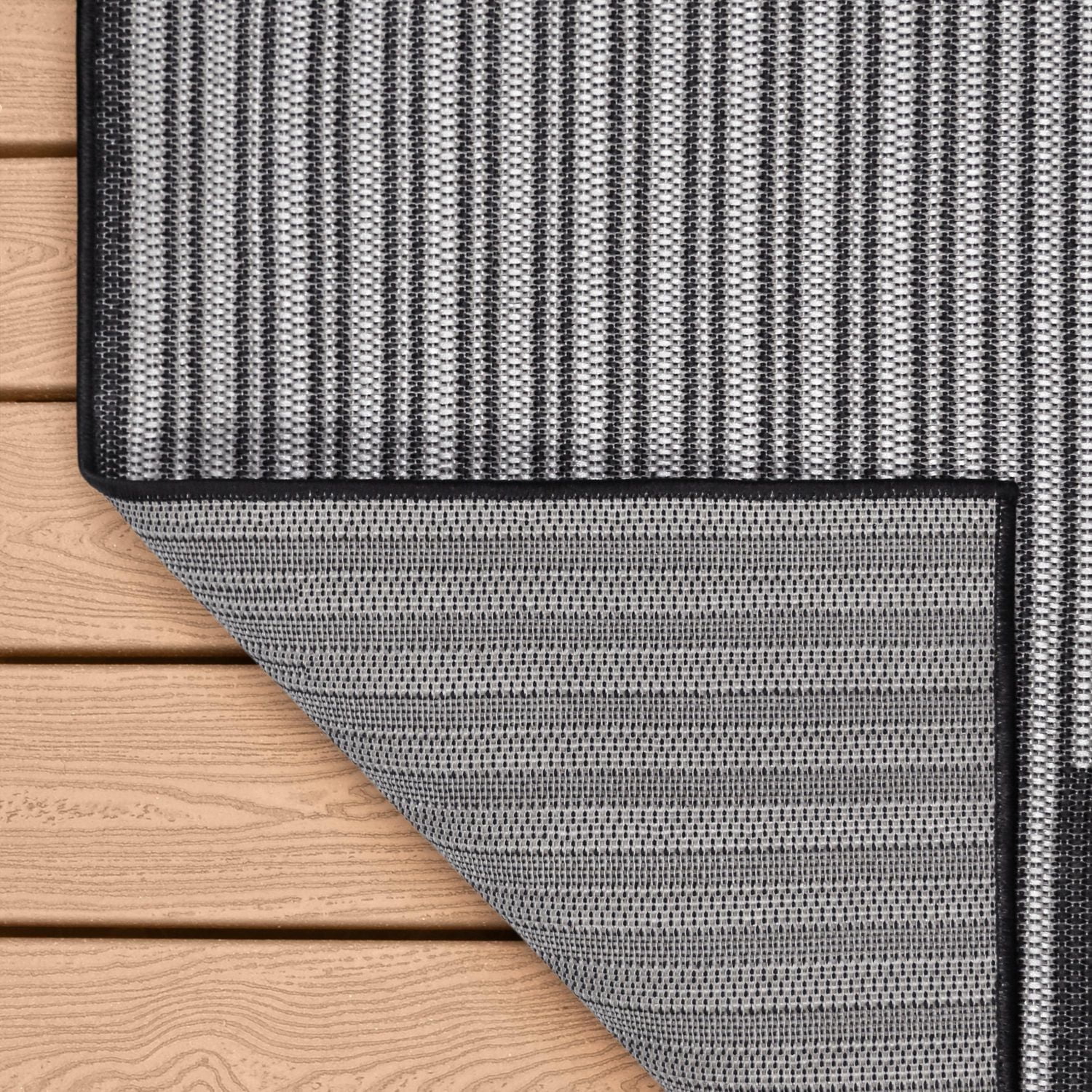 Tapis d'Intérieur-Extérieur Rayures Grises Eden de 7 pi 6 po x 9 pi 6 po 8pi x 10pi