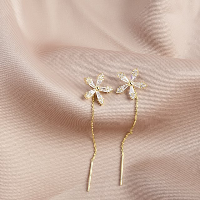 Pendientes de oreja con borlas de flores personalizadas de moda en vivo con aguja de plata, de longitud media, exquisitos y penetrantes