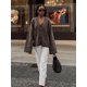 thumbnail image 4 of Elegante cárdigan de bolsillo con cuello en V sólido para mujer, suéter holgado informal de manga larga con un solo pecho, ropa de calle para otoño 2024, 4 of 5