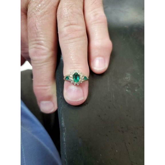 14k Yellow Gold Natural Emerald And Diamonds Ring Ladies Ring 3.5 Grams