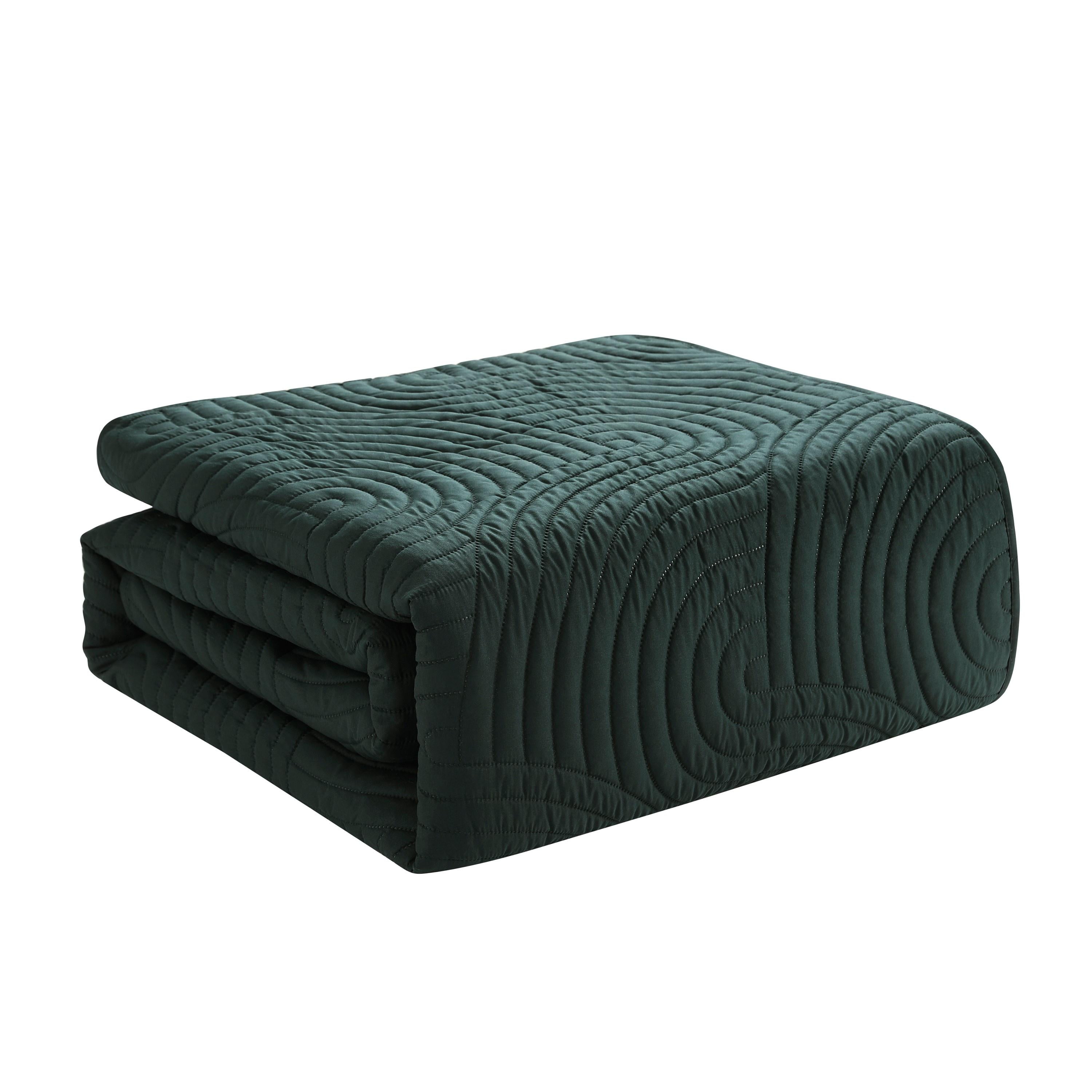 VCNY Home Sands 3-Piece Dark Green Textured Curve Striped Pinsonic Quilt Set, Full/Queen, Adult, Unisex