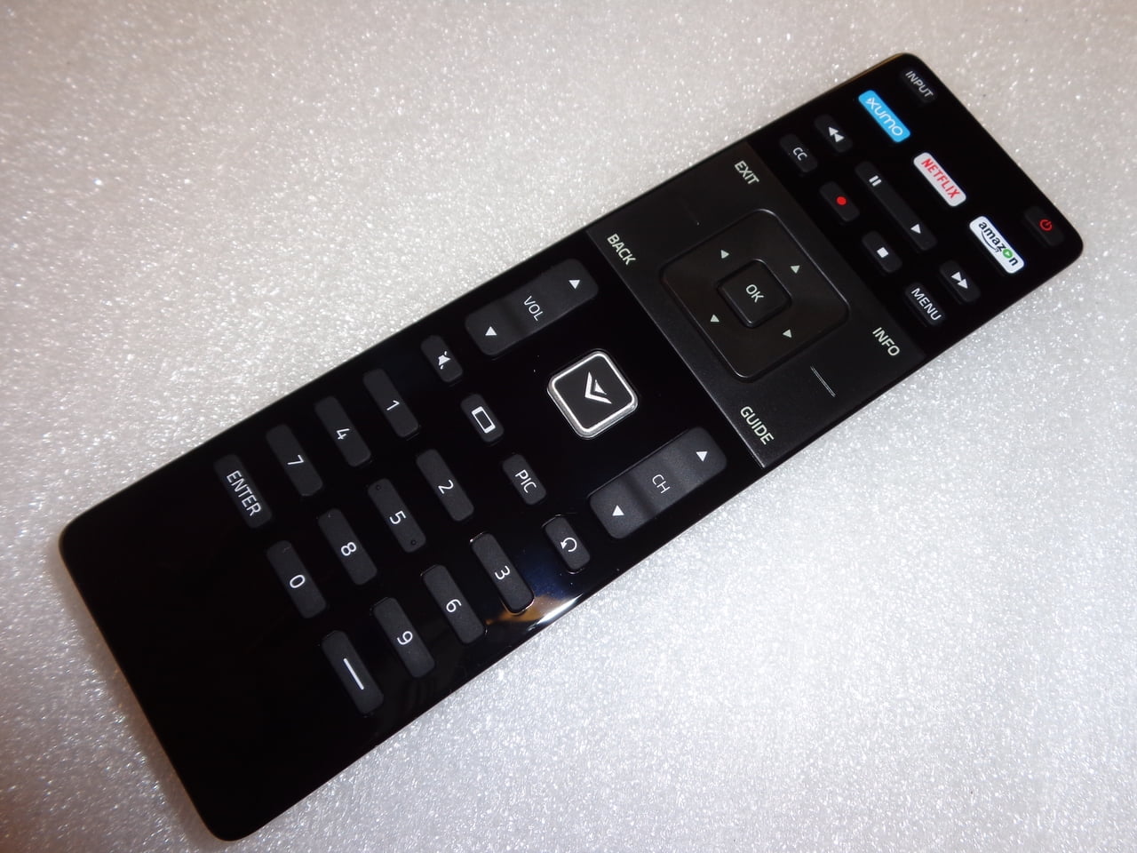 Vizio E60C3 E55C2 Remote Xumo NetFlix Amazon XRT122 00111203243 0980