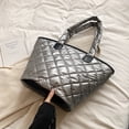 thumbnail image 4 of Bolso Mano Acolchado para Mujer Bolsos Acolchados Con Bolsillo Interior (Plata), 4 of 5