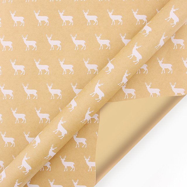 10 rollos de papel kraft para envolver navidad, rollo desenrollado 100 x 44 cm mostrando patrón navideño surtido de ciervos blancos sobre fondo kraft marrón, textura mate de papel reciclable y esquina doblada que revela el reverso liso; también es adecuado para manualidades y envolver detalles pequeños.